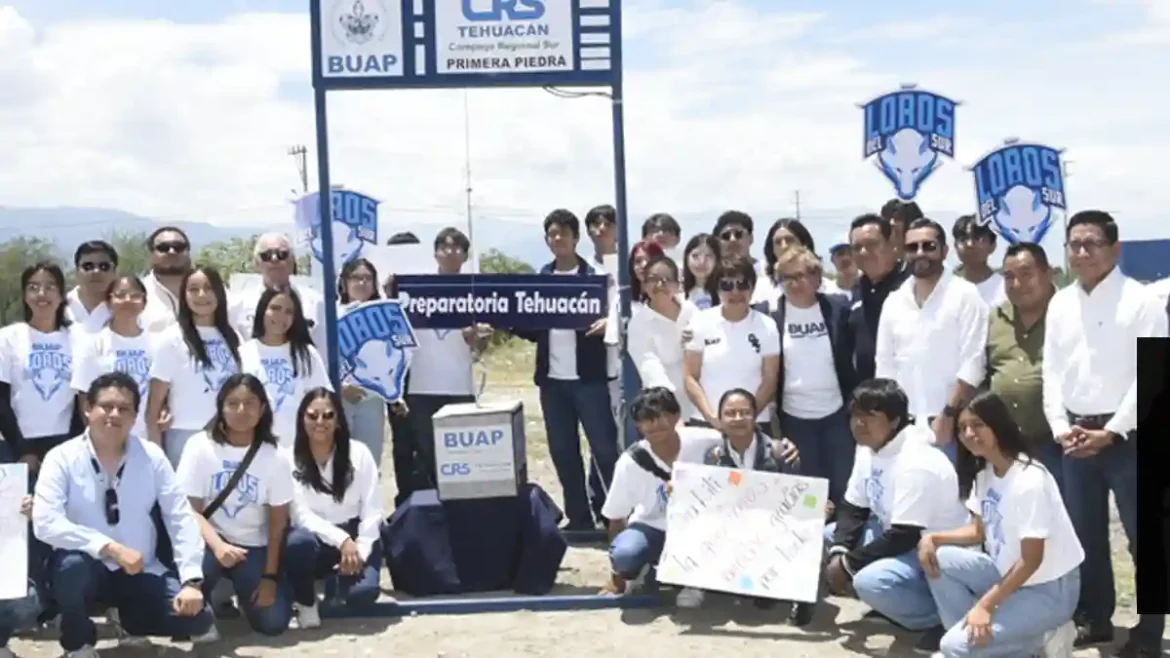 Coloca Rectora Lilia Cedillo primera piedra de edificio para preparatoria en Tehuacán