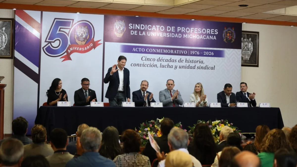 Alfonso Martínez reconoce a profesores del SPUM en su 50 aniversario