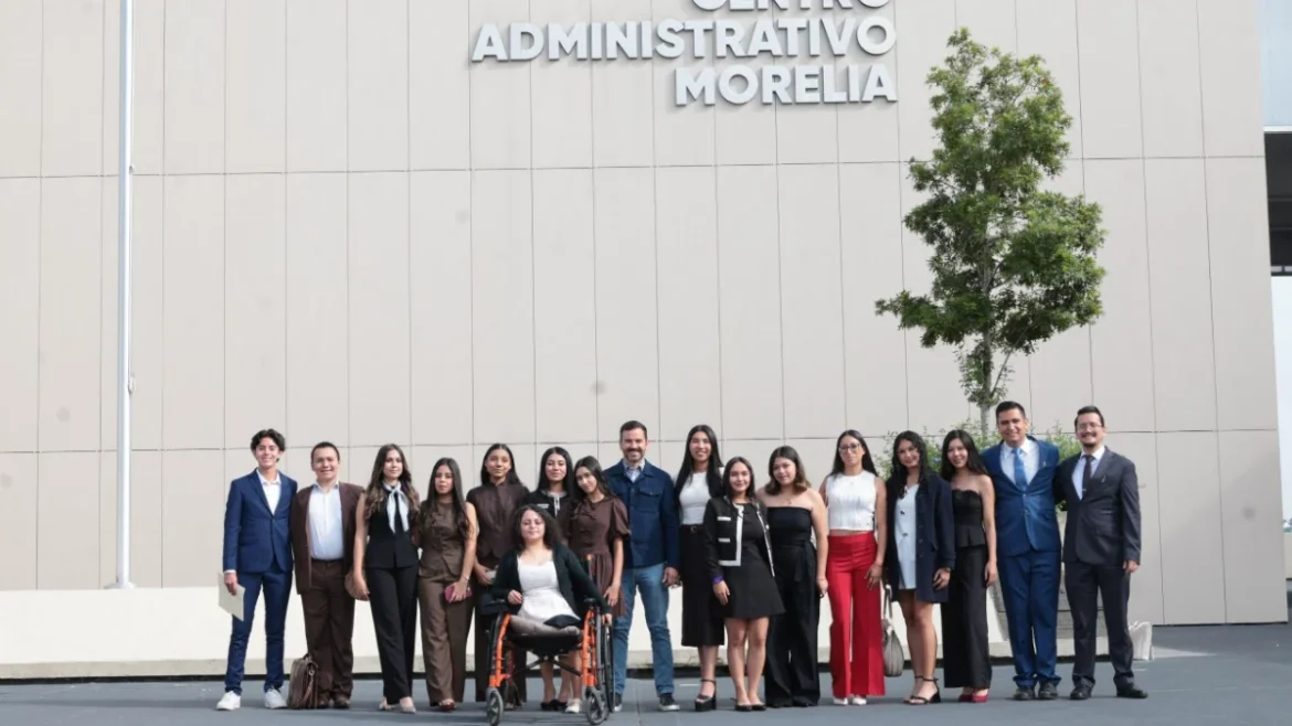 Alfonso Martínez construye ciudad que escucha e impulsa a los jóvenes