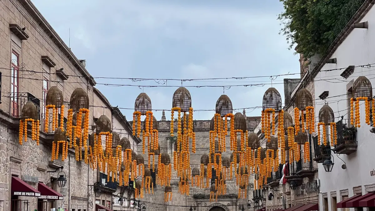 Morelia se viste de tradición para celebrar el Día de Muertos