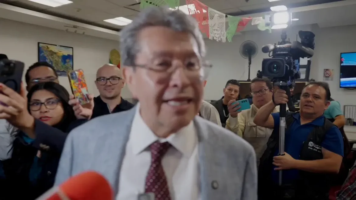 Ricardo Monreal, coordinador de Morena en la Cámara de Diputados, habla con medios en San Lázaro